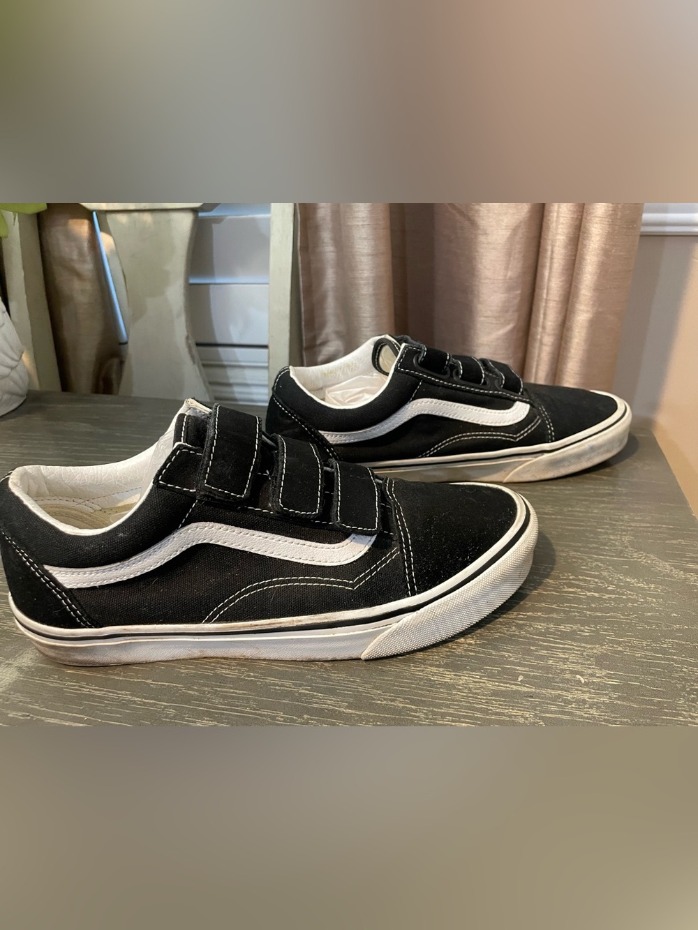 Vans Black and White Kids' Velcro Old Skool Sneakers size mens 7.5 women size 9